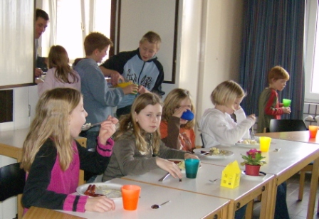 2007  Jungschar Kieler Umschlagswochenende Gemeindehaus Basteln