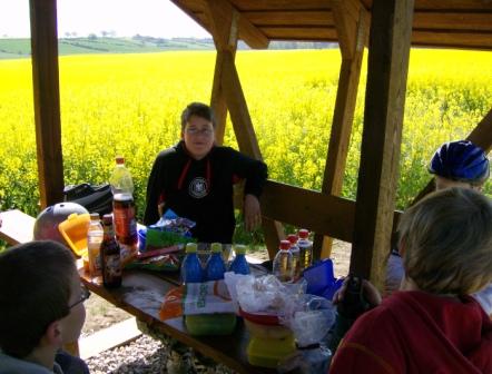 2007 Jungschar Radtour Rasthtte am Rapsfeld