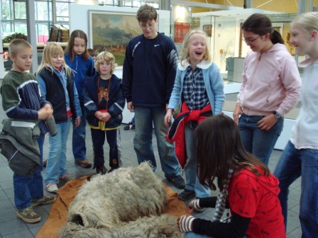 2007 Jungschar Trinitatis Kiel Ausflug zum Textilmuseum Neumünster