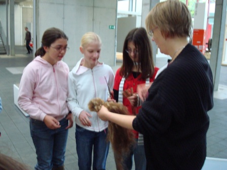 2007 Jungschar  Textilmuseum Neumnster Fhrung Frau Ruhmller