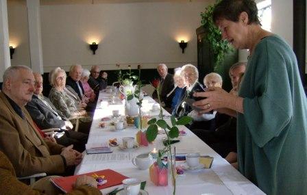 zehn Jahre Seniorenfrühstück Ilse Behl spricht