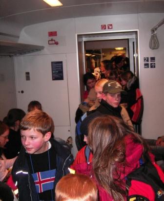 Lbeck Kinder stehen im Zug nach Kiel