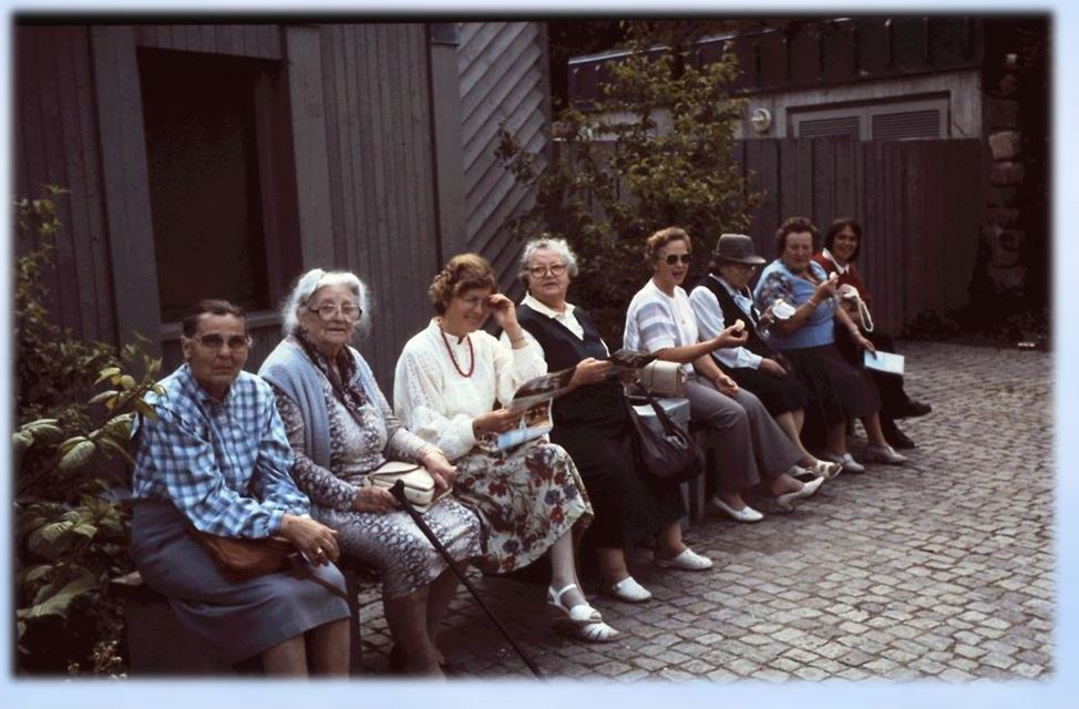 1988 Seniorengruppe Kroog beim Runenstein Busdorf