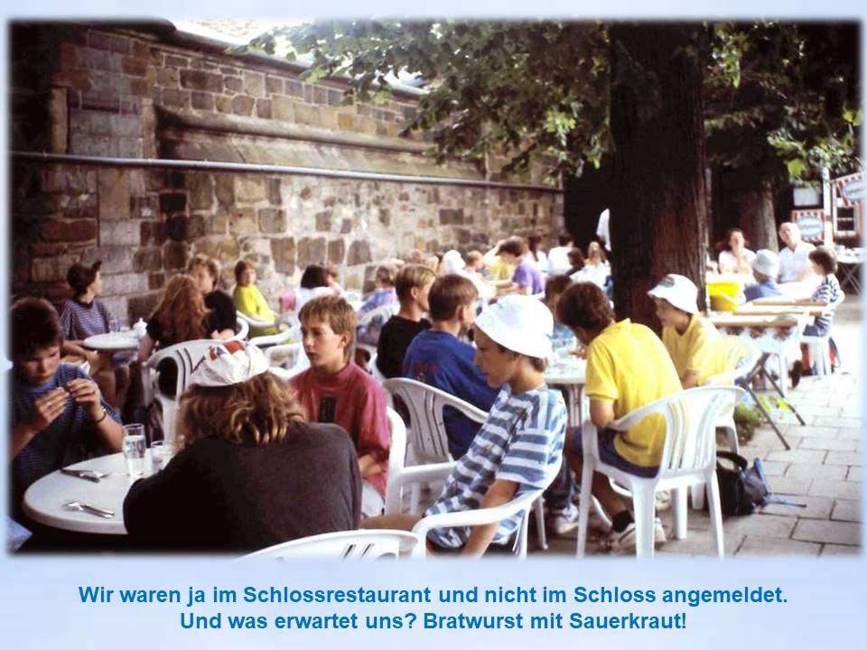 Sommerfahrt Wernigerode 1991 Gruppe Bratwurst unterm Schloss