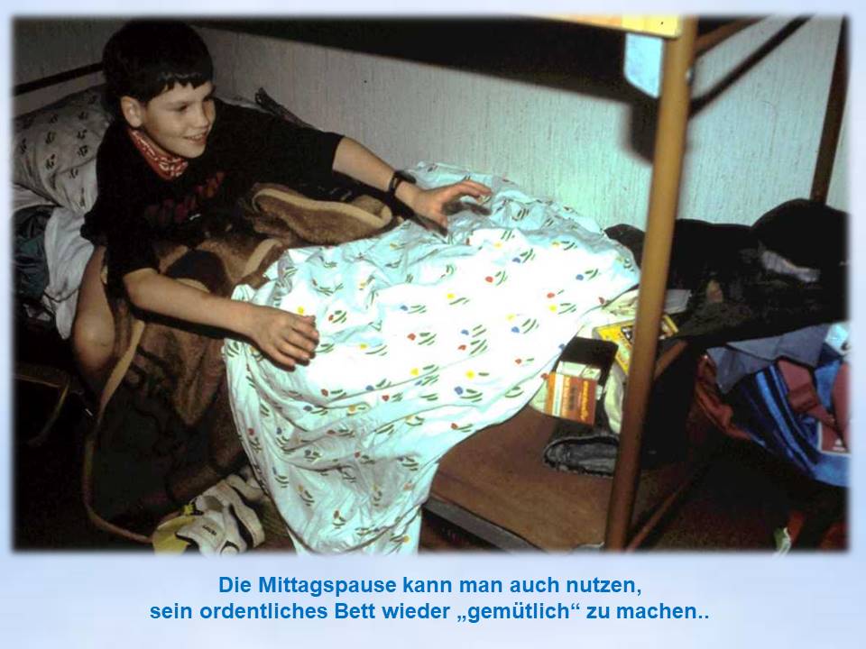 Bodenwerder 1993 DJH Zimmer Bett aufrumen