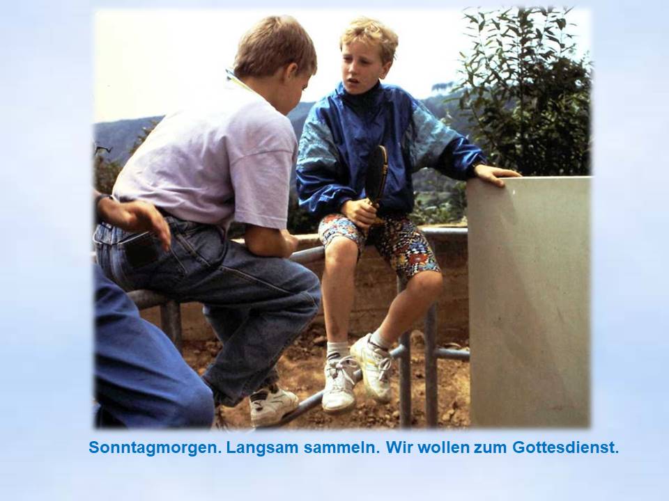 Sommerfahrt 1993 DJH Warten vor DJH  Bodenwerder