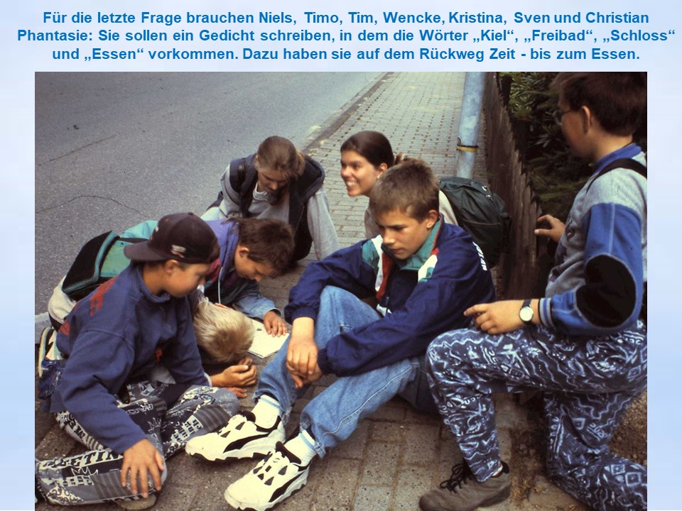 Bad Iburg Stadtspiel Kinder berlegen auf der Strae