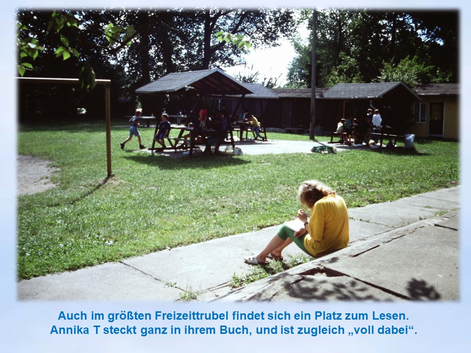 1997 Sommerfreizeit Brandenburg Mädchen liest in der Sonne