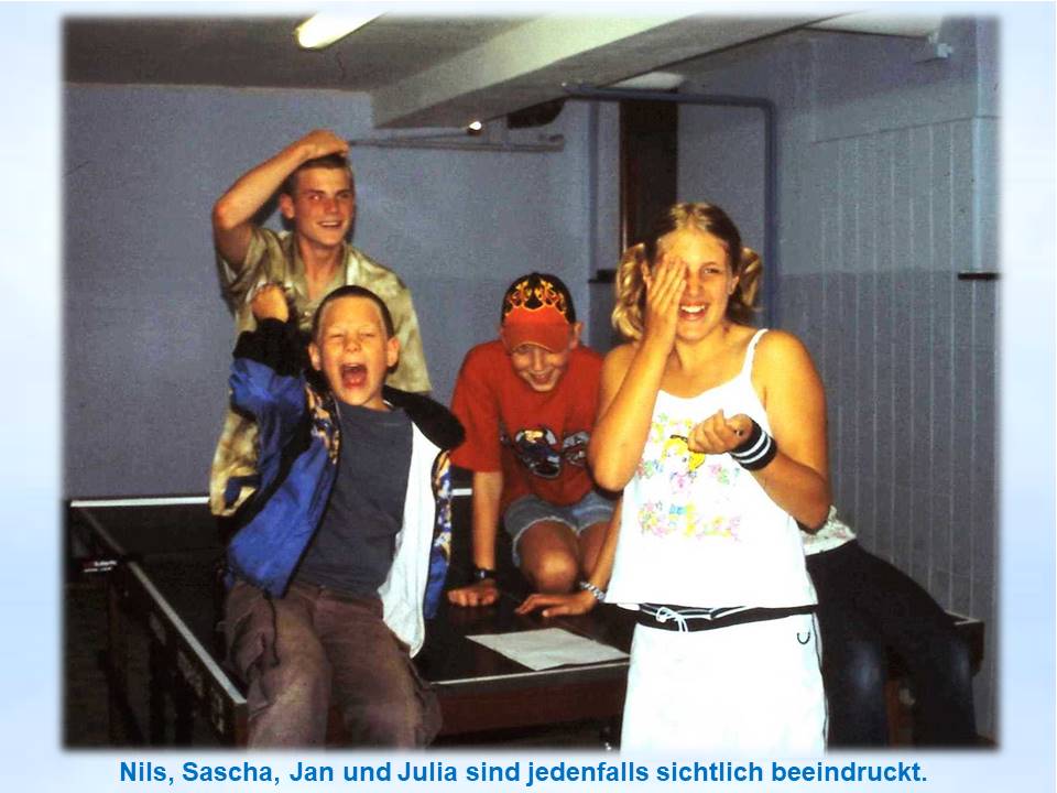  2003 Sommerfahrt Amüsierte Zuschauer Nils Sascha Jan Julia