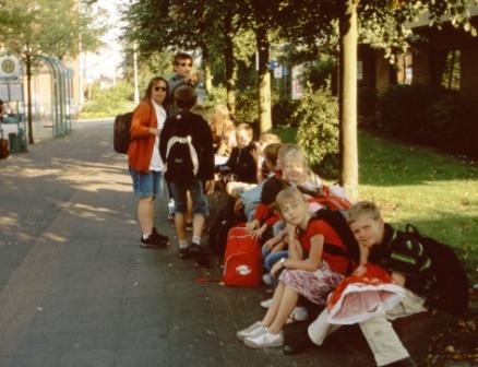 2006 Jungschar Husum Warten Vor Bahnhof