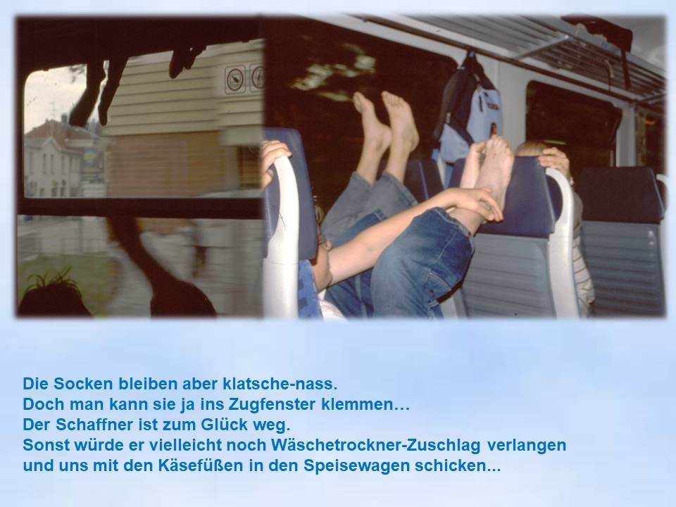 2007 Travemnde Socken trocknen am Zugfenster