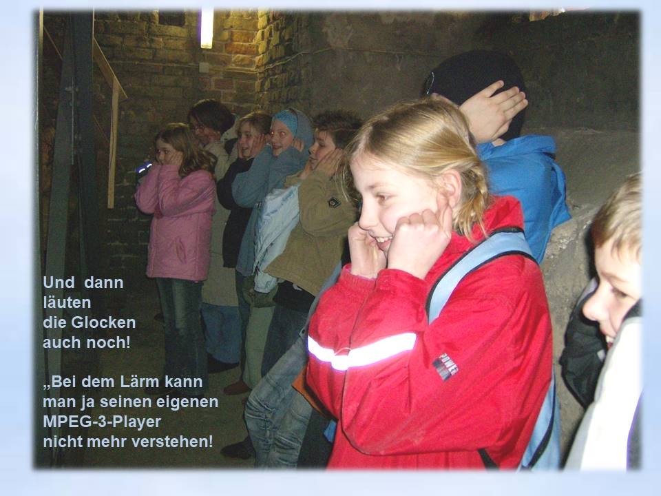 2007 Nikolaikirche Kiel kinder schützen Ohren gegen Glocken