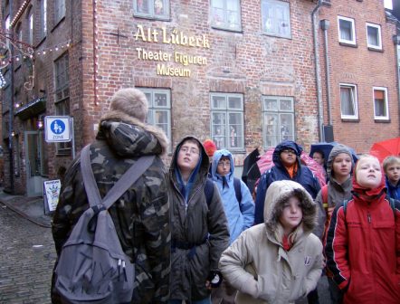 2007 Lbeck vorm Theater Figuren Museum