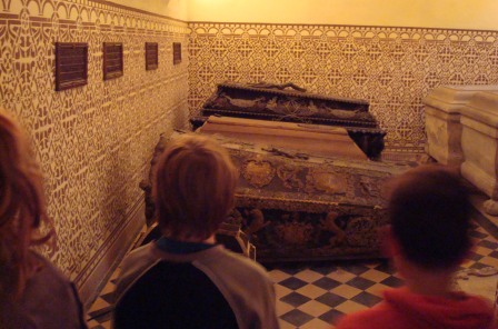 2008 Fhrung Plner Schloss Gruft mit Srgen