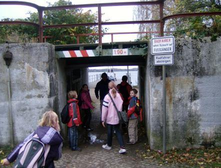 Fugngerunterfhrung zum Plner See