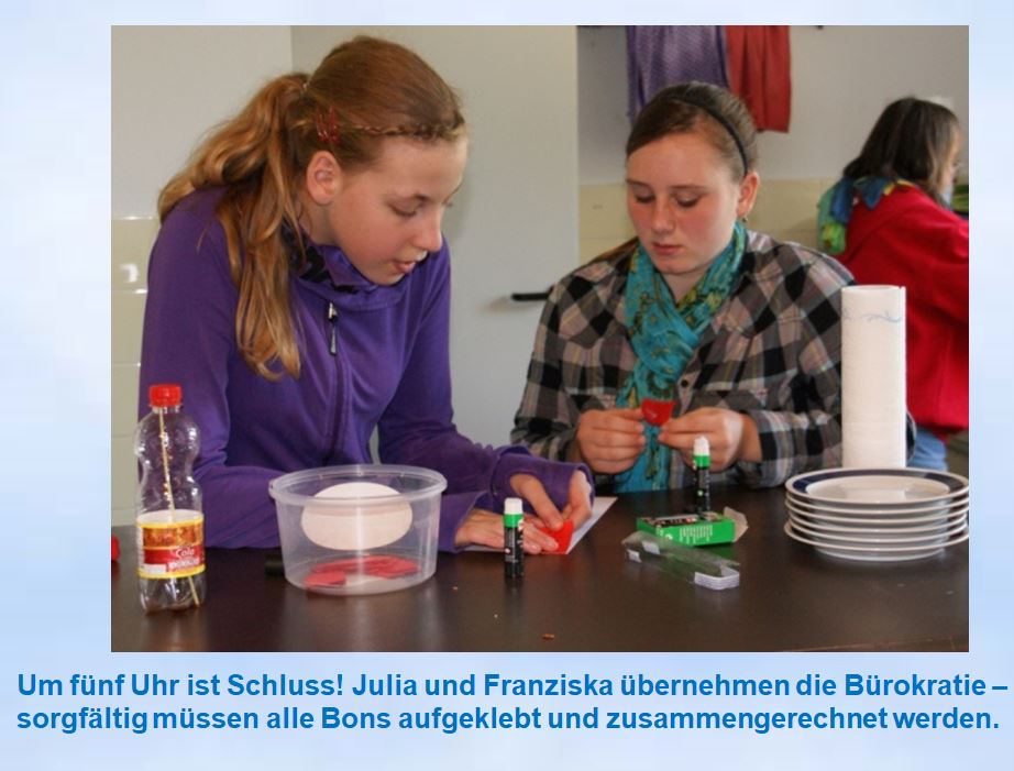 2010 Flohmarktwochenende Julia und Franziska rechnen ab