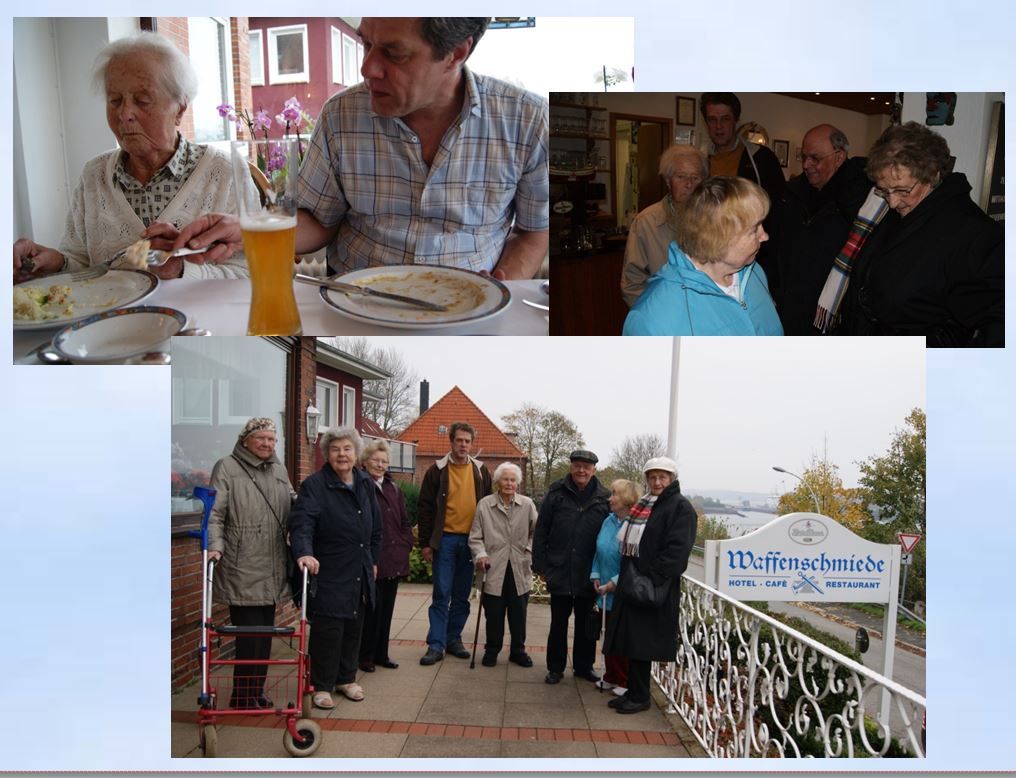 2012 Trinitatis Senioren vor der Waffenschmiede