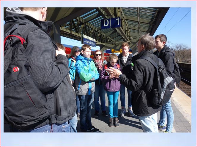 Osterfahrt 2015 Gruppe auf S-Bahnsteig
