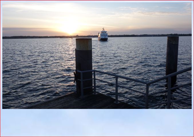 2015 Mltenort Anleger KVG-Schiff kommt