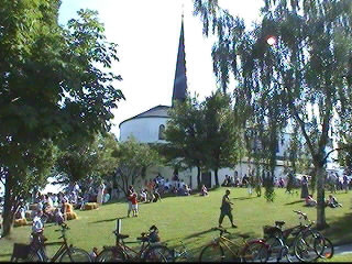 Stephanuskirche, Menschen auf dem Kirchberg