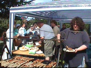 2000 ökumenisches Pfingstfest auf dem Krooger Kirchberg Bratwurst