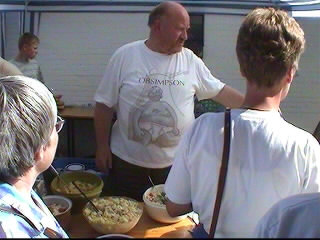 2000 ökumenisches Pfingstfest auf dem Krooger Kirchberg Salat